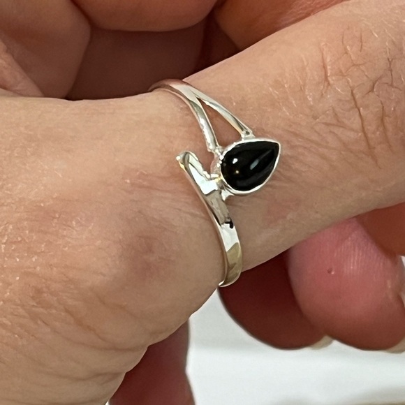 SOLID 925 STERLING SILVER BLACK ONYX GEMSTONE RING SIZE 9 - Picture 2 of 7